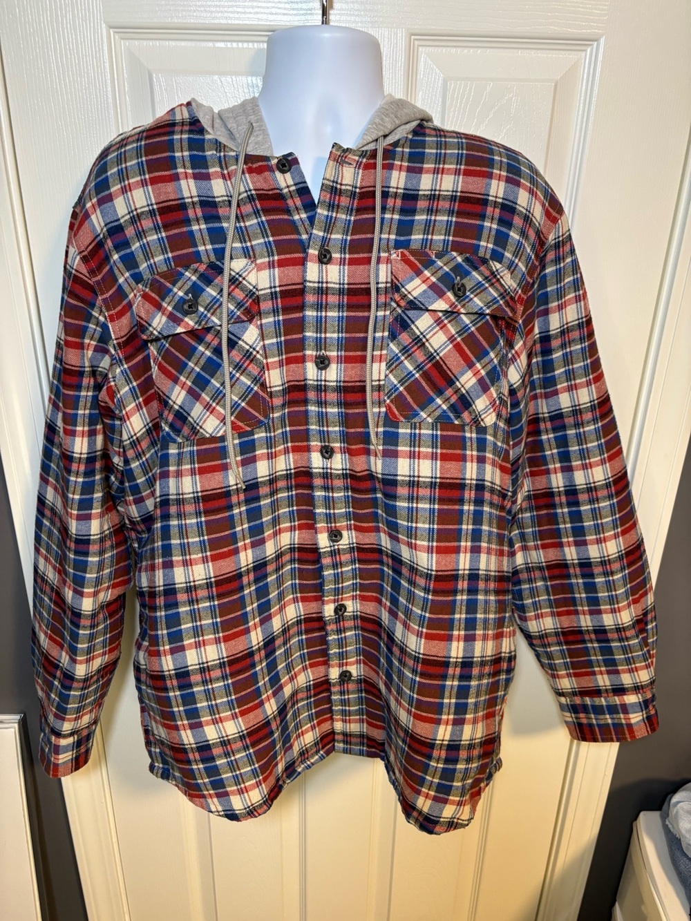 Wrangler red, blue, and white plaid insulated flannel shirt with hood, size L